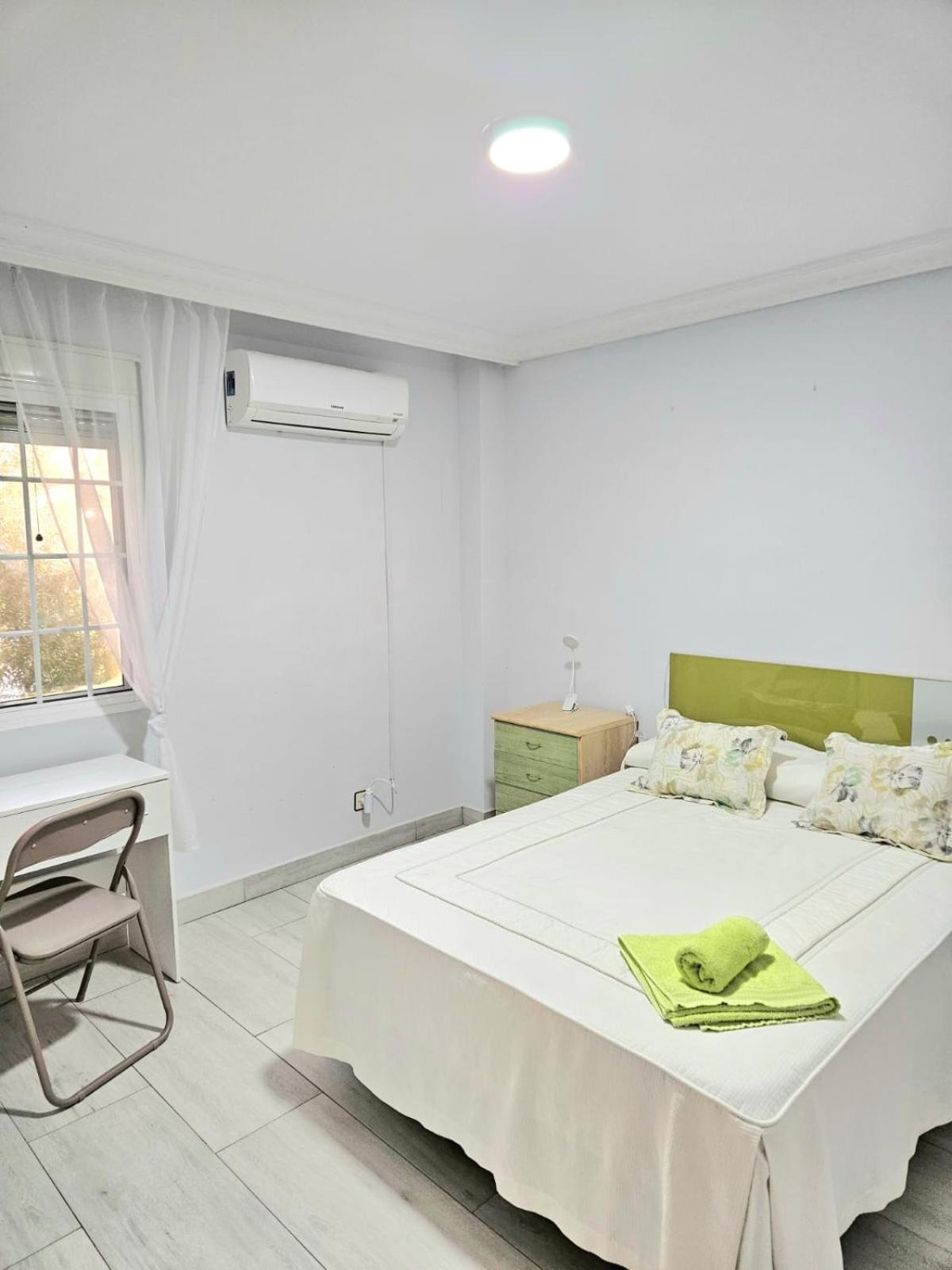 Habitacion Privada A 15 Min De La Playa/Piso Hotel Уелва Екстериор снимка