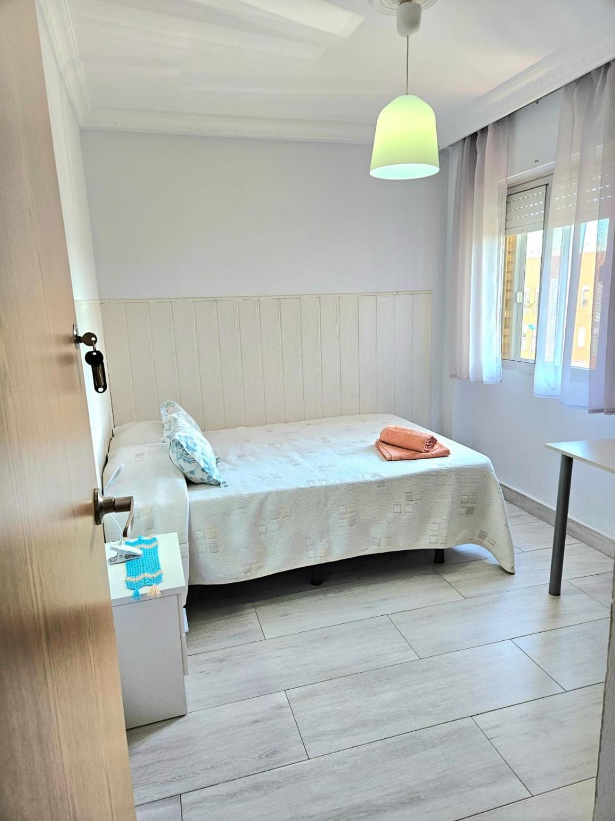Habitacion Privada A 15 Min De La Playa/Piso Hotel Уелва Екстериор снимка